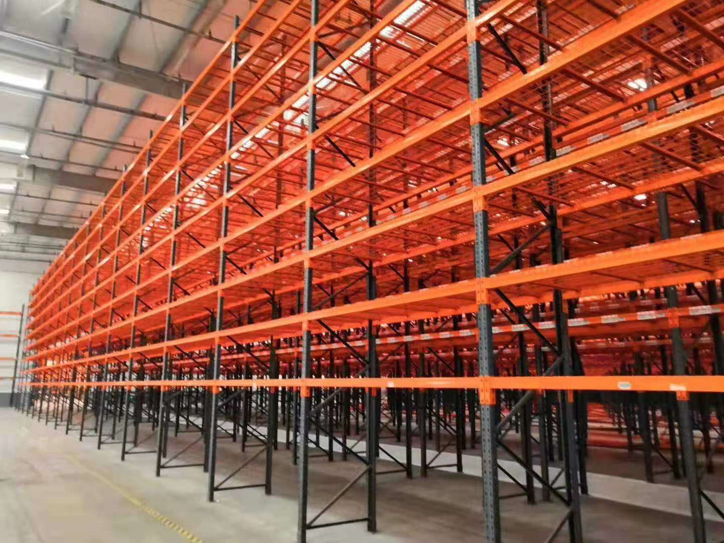 Heavy-duty pallet rack