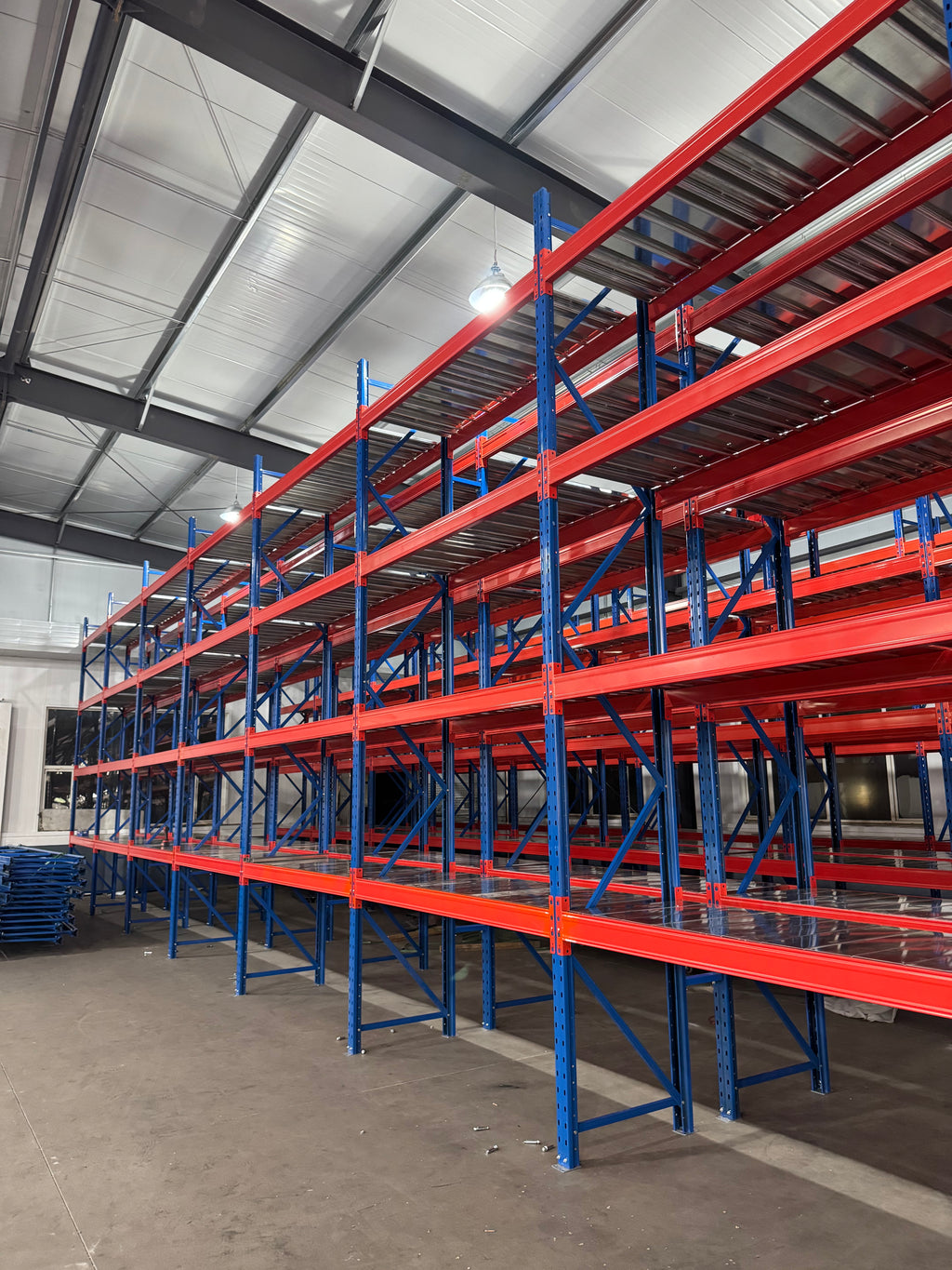 Heavy-duty pallet rack