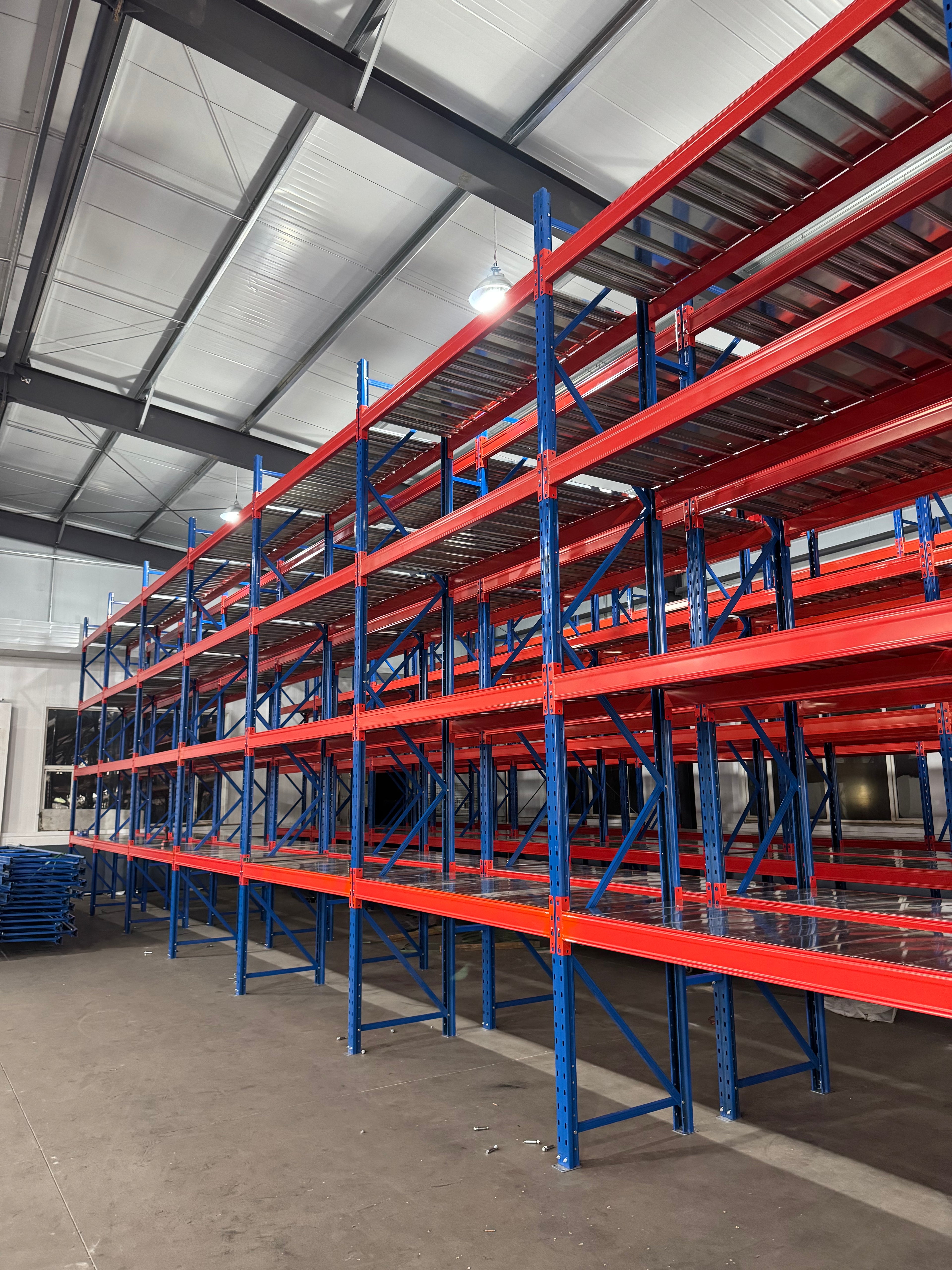 Heavy-duty pallet rack
